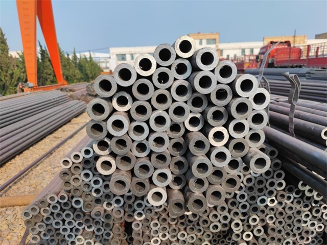 丹巴16Mn小口径无缝钢管